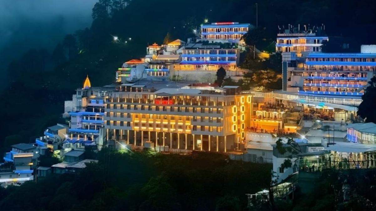https://www.jagranimages.com/images/newimg/04102024/04_10_2024-vaishno_devi_4_23809445.jpg