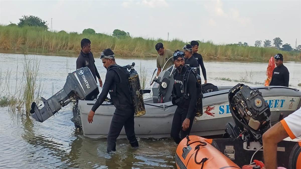 agra news army launches rescue operation for missing youth in utangan river