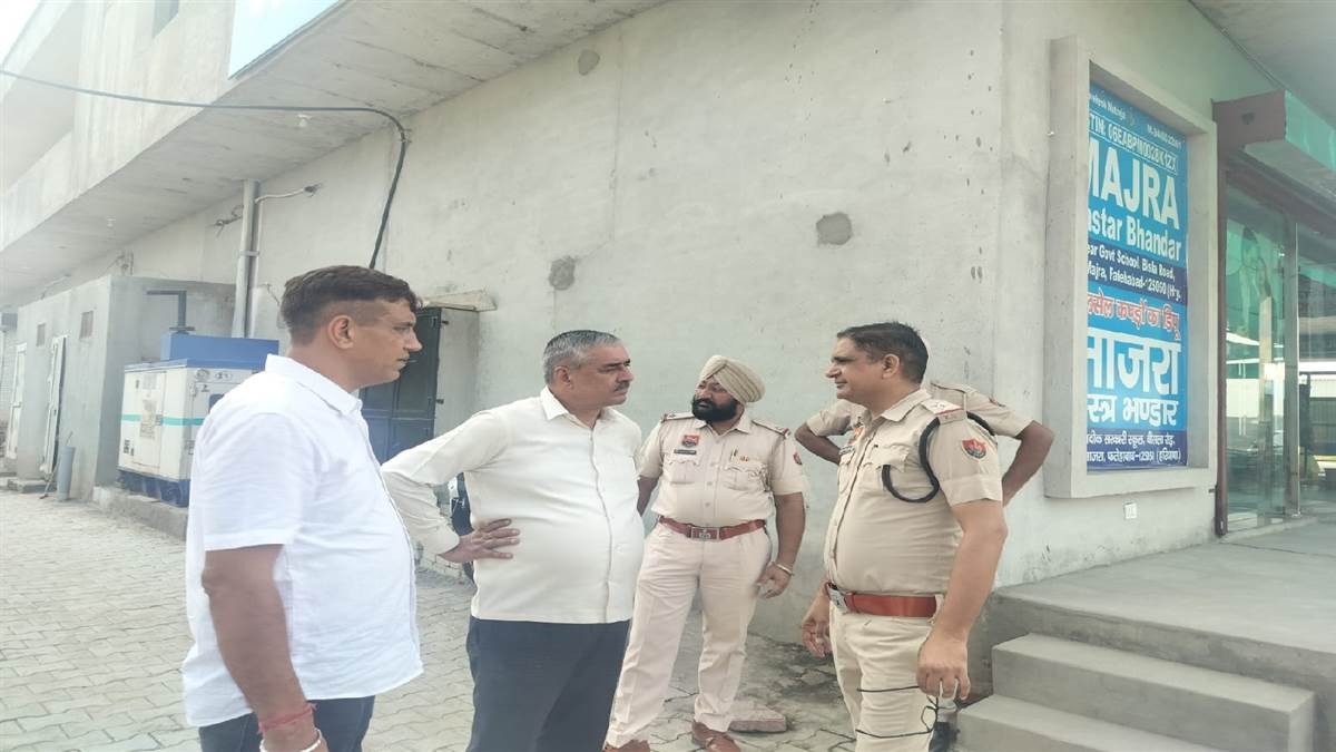 fashion camp heist thieves steal 30 lakhs worth suits in fatehabad