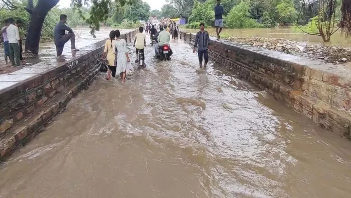 बाढ़ की वजह से तीन दिनों तक रूट डायवर्जन लागू।