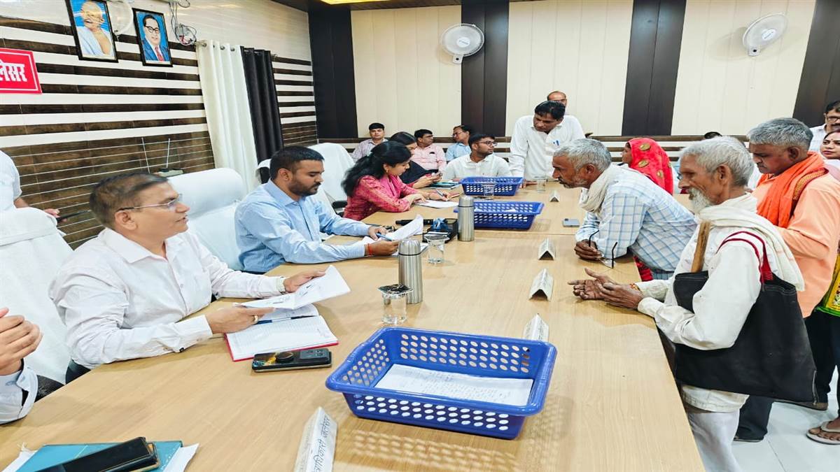 sampoorna samadhan diwas addressing grievances in etah
