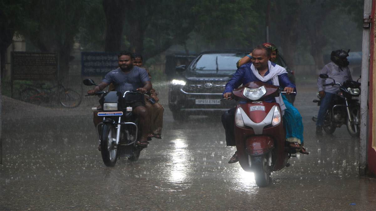 up weather update heavy rain alert for 40 districts today lucknow kanpur gorakhpur varanasi check full forecast