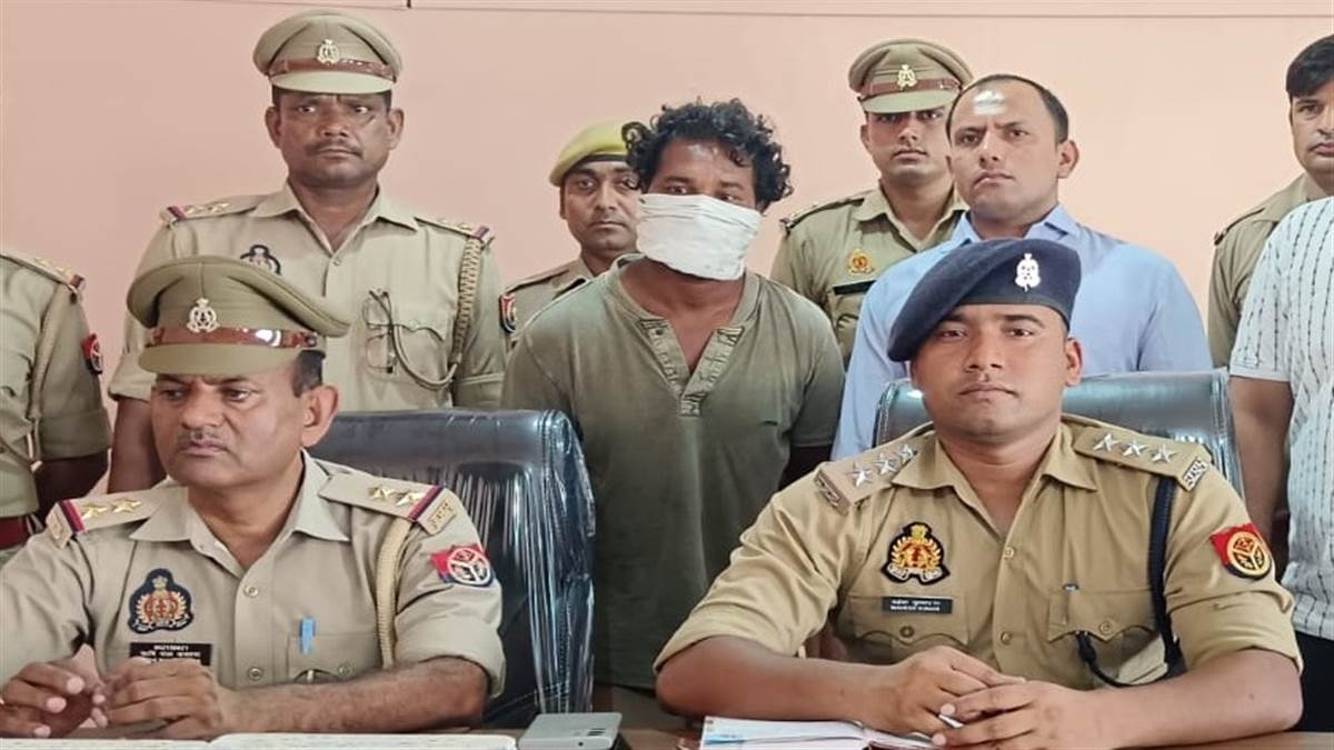aligarh police solve 1 lakh theft case key accused arrested