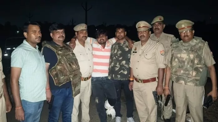 मुठभेड़ में 50 हजार ईनामी गोतस्कर के पैर में लगी गोली।