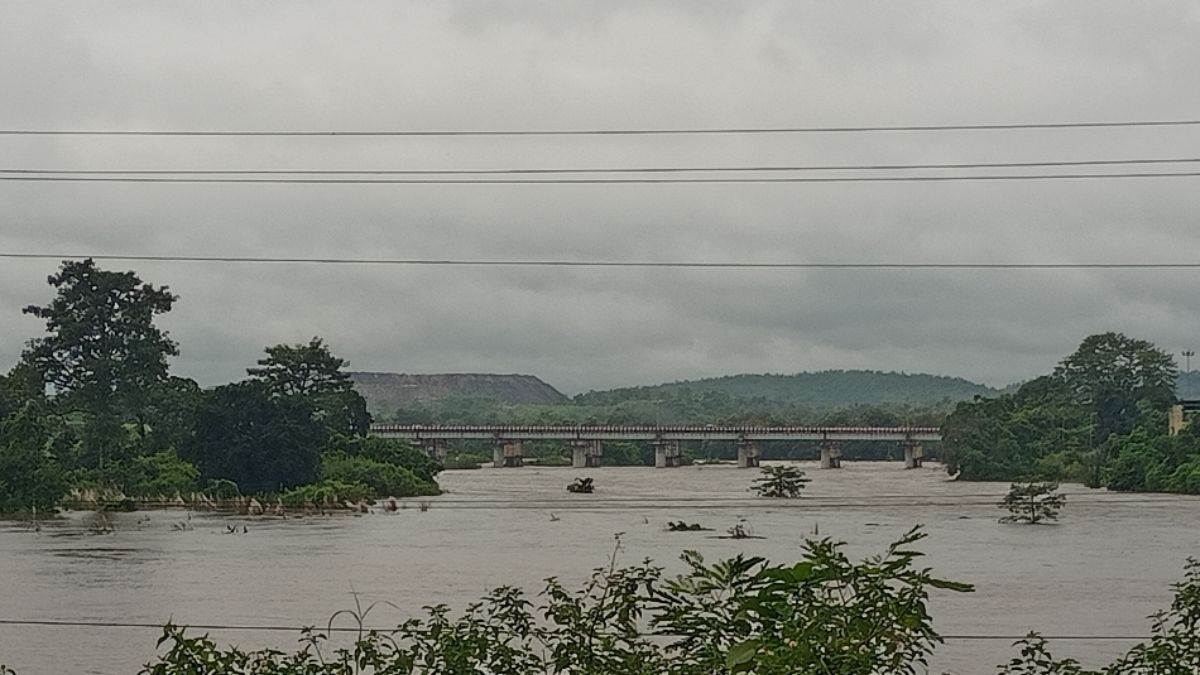 bermo rain flooding disrupts life durga puja celebrations