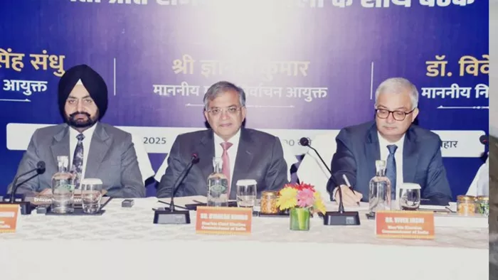 भारत निर्वाचन आयोग की शीर्ष टीम कर रही है बैठक