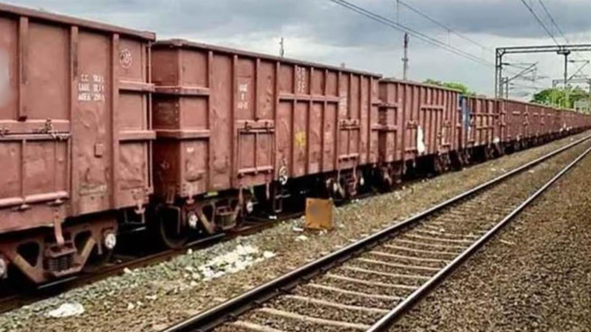 chitrakoot news goods train halted after buffalo collision