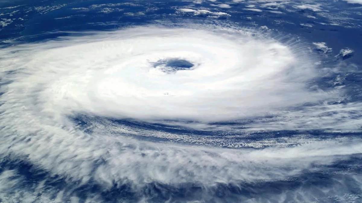 cyclone shakti alert in maharashtra expected to hit gujarat coast may impacts pakistan karachi