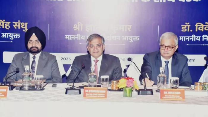 बिहार में चुनाव आयोग की बैठक खत्म
