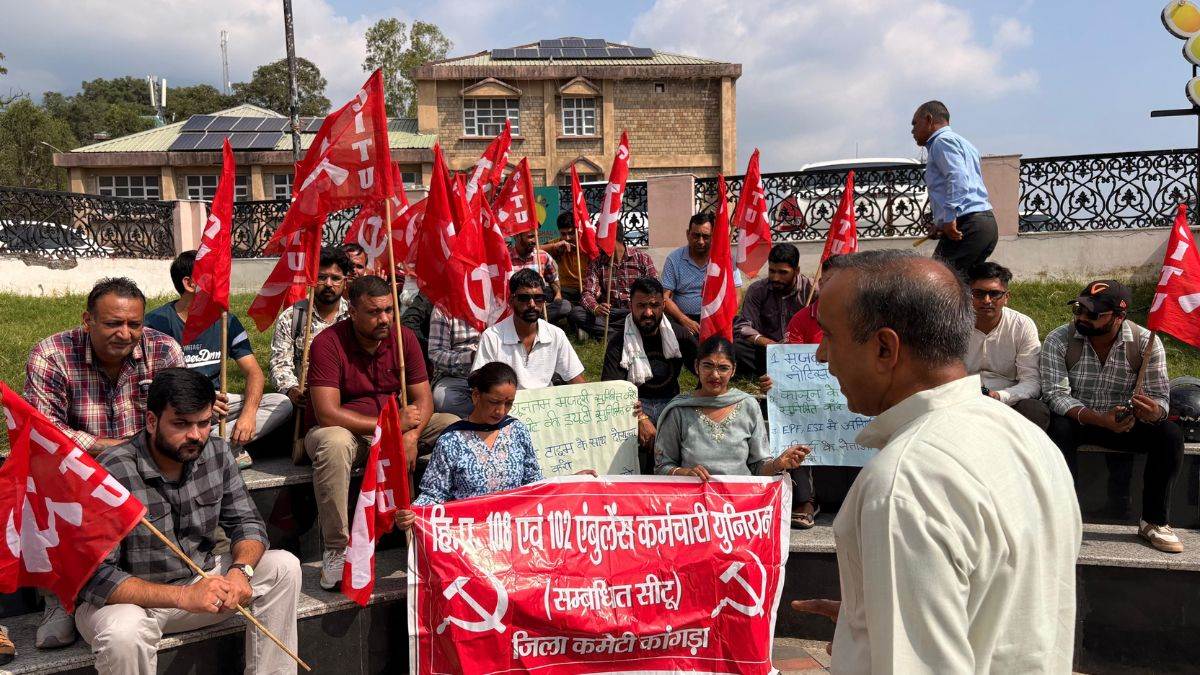 kangra news 108 and 102 ambulance staff protest for fair wages