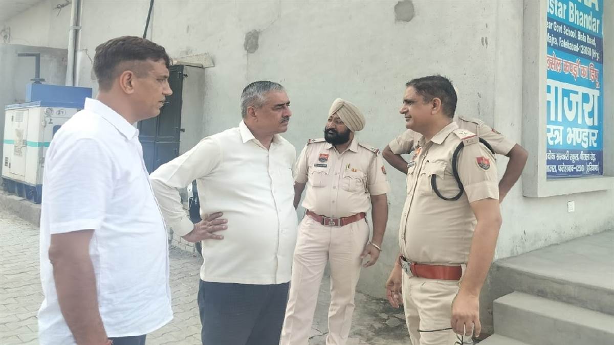 fashion camp heist thieves steal 30 lakhs worth suits in fatehabad