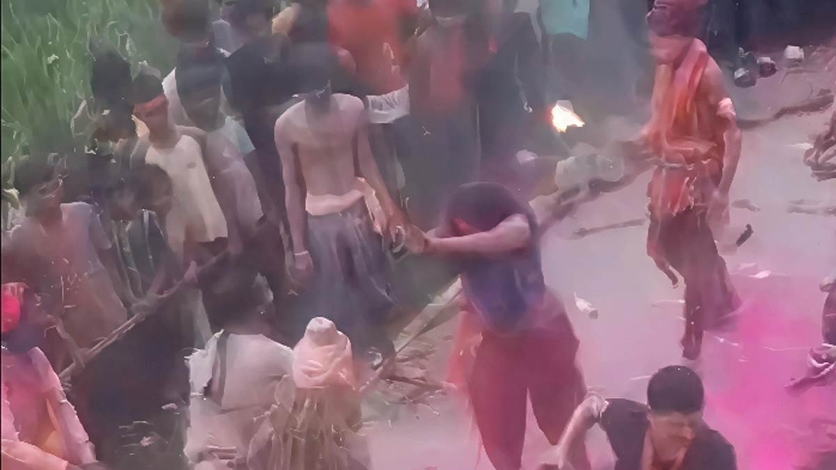 accident during idol immersion in mubarakpur saran female artist suffers burn injuries referred to pmch