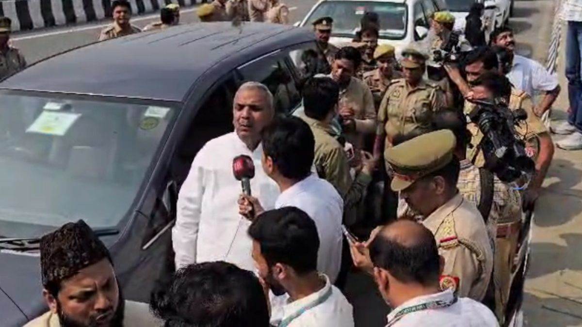 ncr police stop samajwadi party mps en route to bareilly