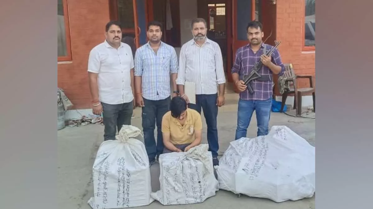 जींद के सफीदों की गीता कॉलोनी से पकड़ा बम-पटाखों का जखीरा, एक व्यक्ति गिरफ्तार