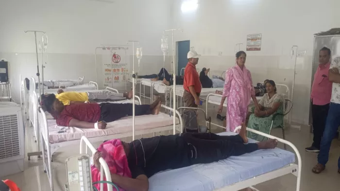 प्राचार्य राम सिंह ने ठंडा-गर्म पानी पीने की वजह से बीमार होने का कारण बताया।