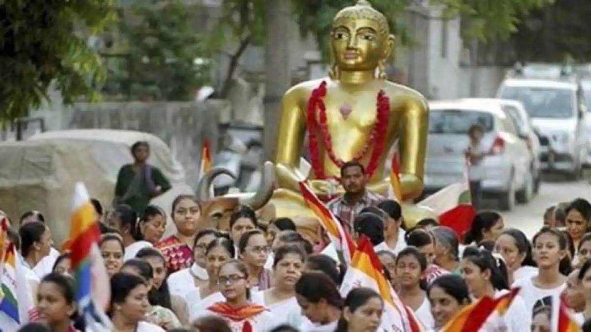 jain disciples embrace monkhood udaipur witnesses renunciation of wealth