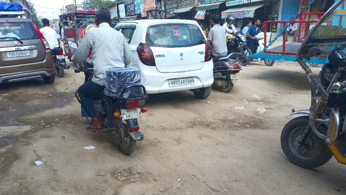 karnal flyover construction causes traffic jams during festive season