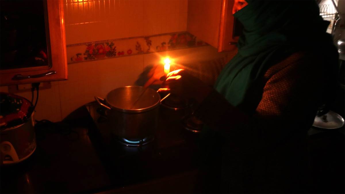 srinagar news jumagund villagers face darkness due to power crisis