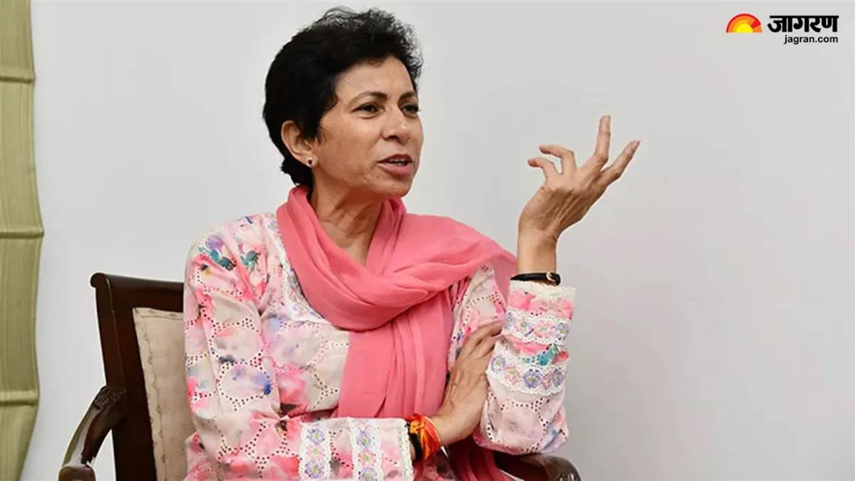 mp kumari selja expressed displeasure over rotting paddy in the mandis and threatened to join the farmers on the streets