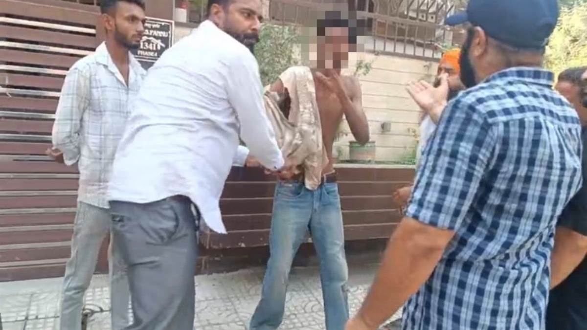 ludhiana news thief caught stealing beaten by public in dugri trending news