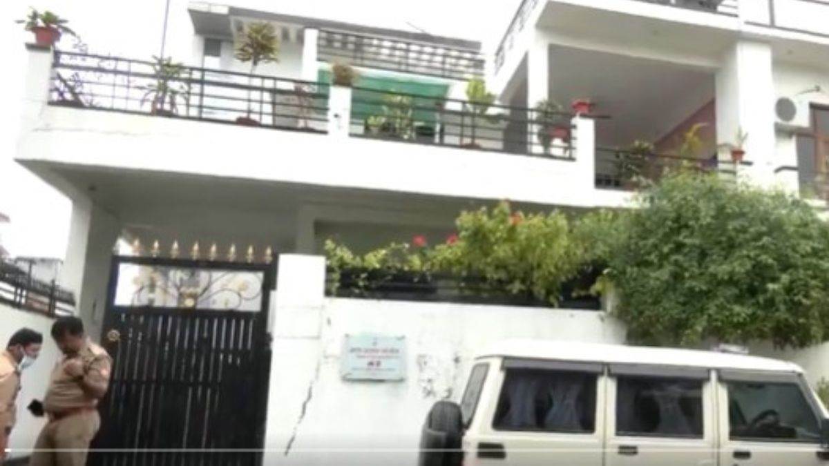 lucknow news samajwadi party leaders stopped from visiting bareilly