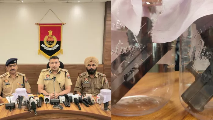 प्रेस कान्फ्रेंस में एसएसपी डॉ. अखिल चौधरी और बरामद हथियार