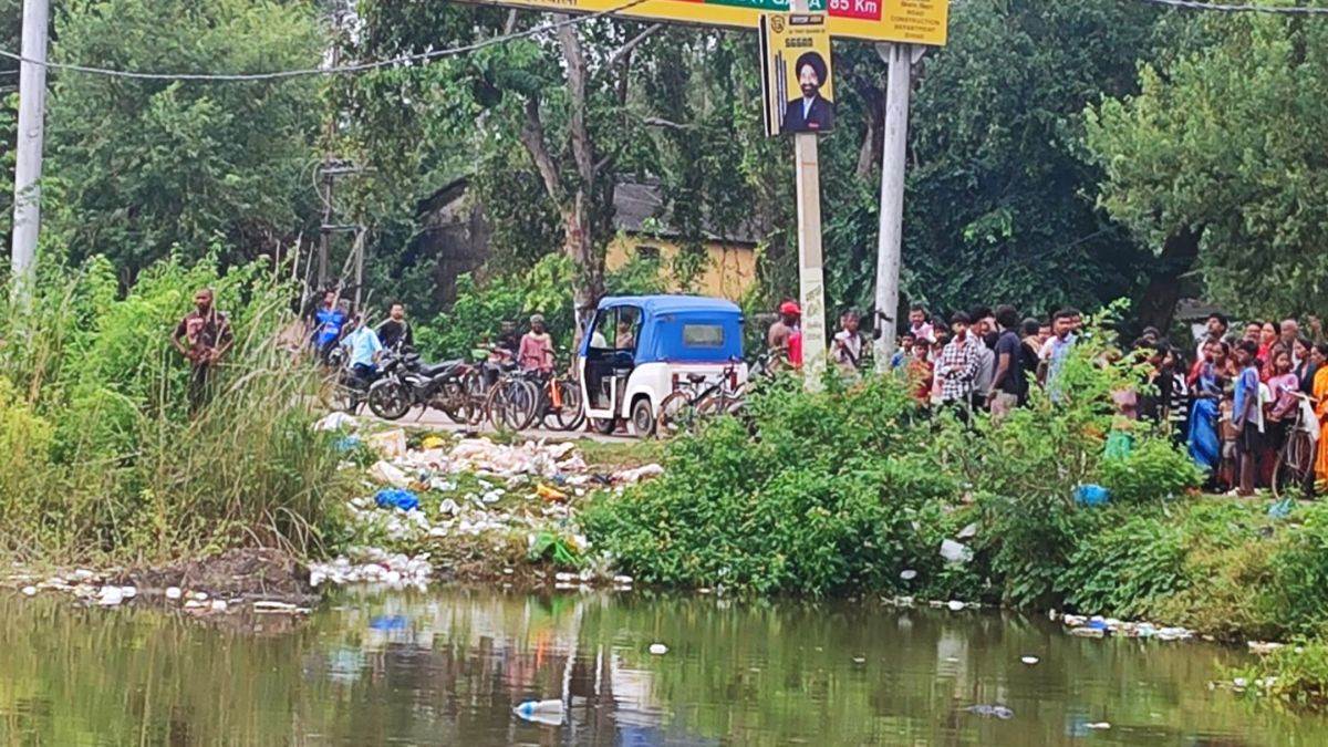 nawada youths body found in pond family accuses police of negligence