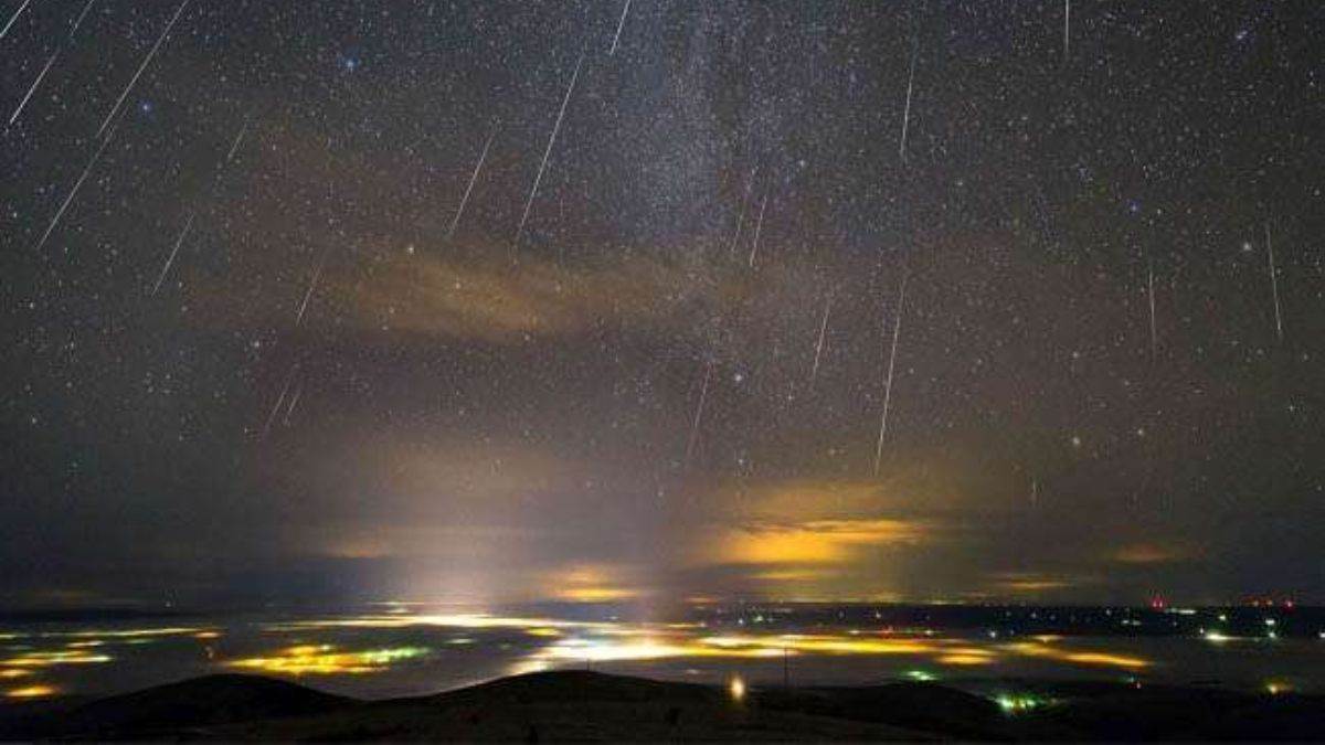 watch dazzling meteor showers in october 2025 in prayagraj