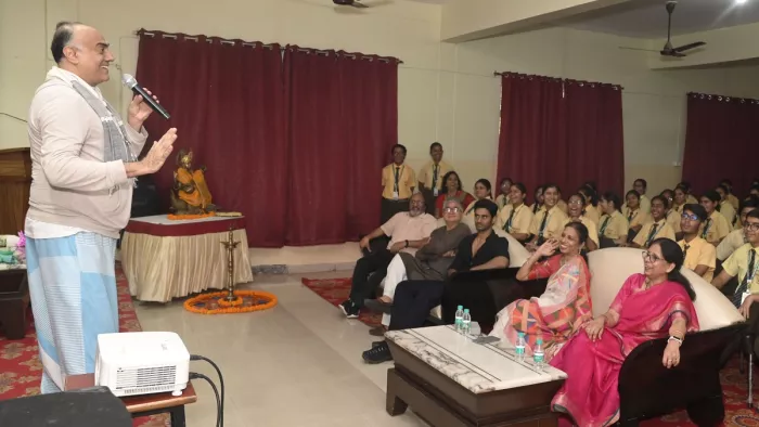 अभिनेता रजित कपूर ने बच्चों से किया संवाद
