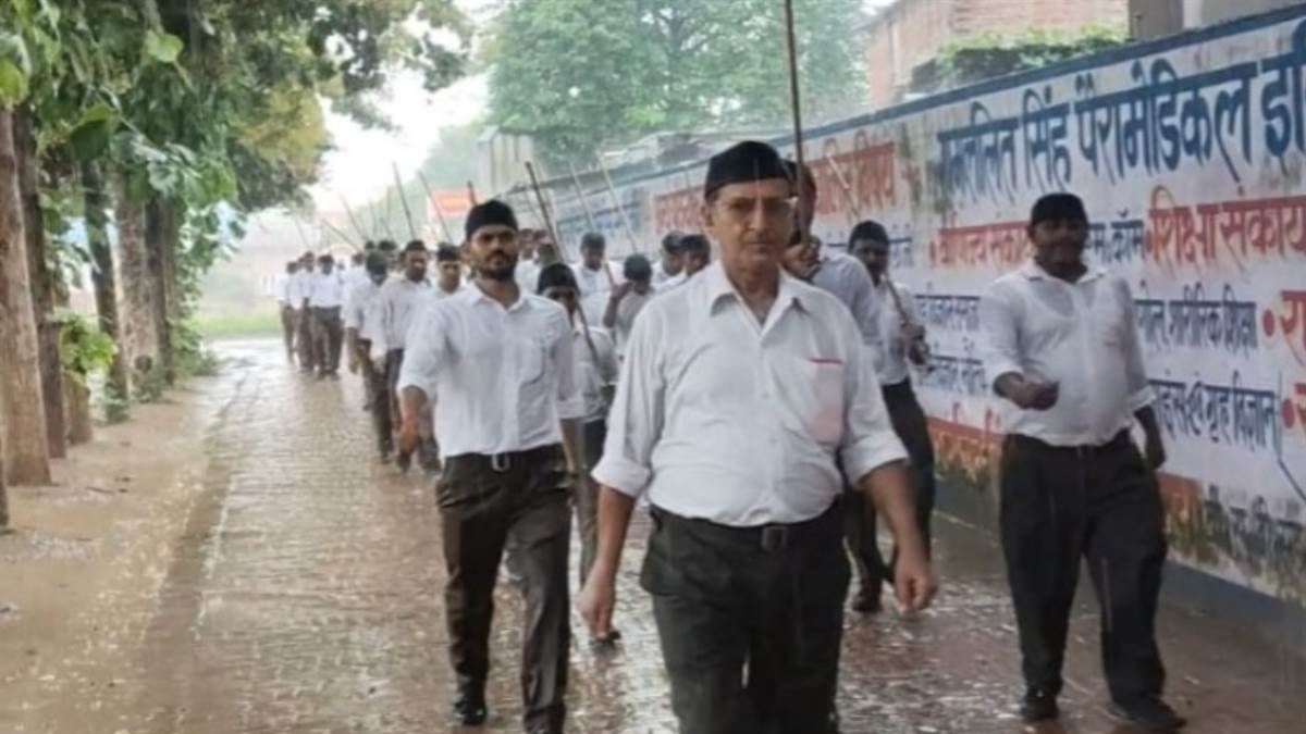 rss path sanchalan in chunar volunteers march despite rain
