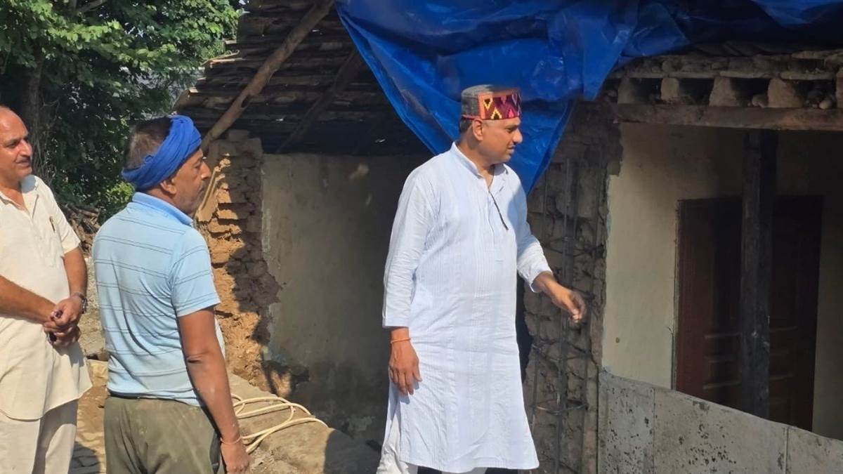 captain sanjay parashar helps rain affected families in jaswan pragpur una