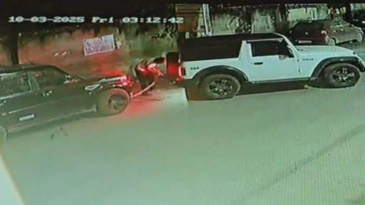 ncr when the car did not start the thieves tied the scorpio to the thar and took it away cctv captured full incident of gurugram