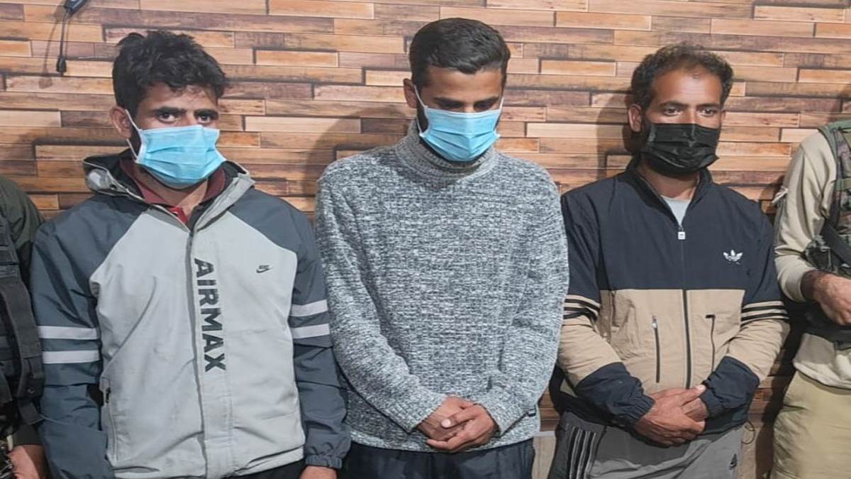sopore police arrests three drug smugglers with charas at sangri top