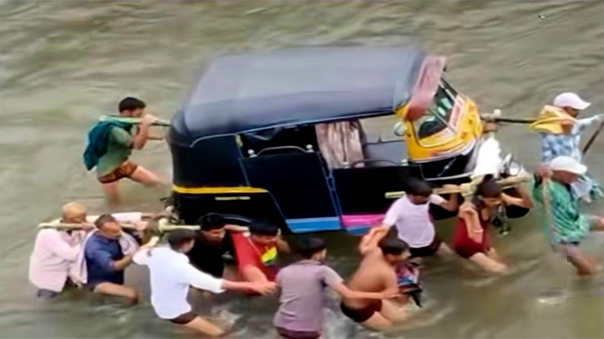 udhampur news villagers risk lives after bridge collapse