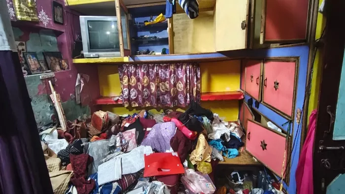 प्रयागराज के नैनी में दशहरा मेले में दुकान लगाने गए परिवार की जमापूंजी चोरों ने उड़ा दी, बिखरा सामान। जागरण