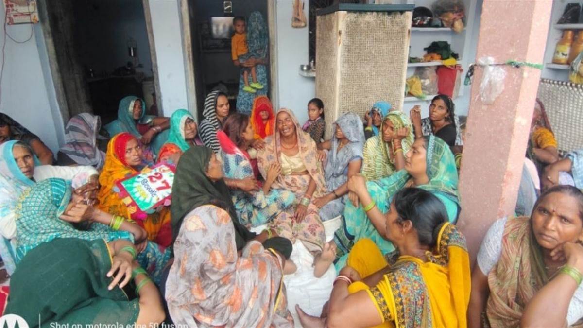 agra news utangan accident grief grips kushiyapur after durga immersion