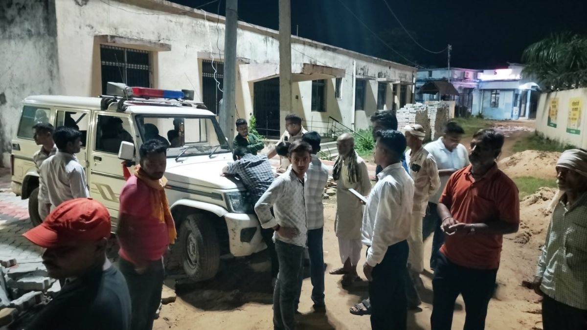 three teenagers returning from fair were crushed by excise department vehicle one died