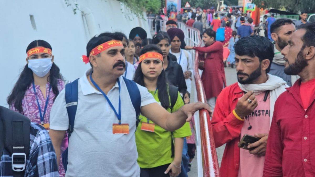 devotees flock to shrine maa vaishno devi now pilgrimage postponed for three days devotees staying katra shocked