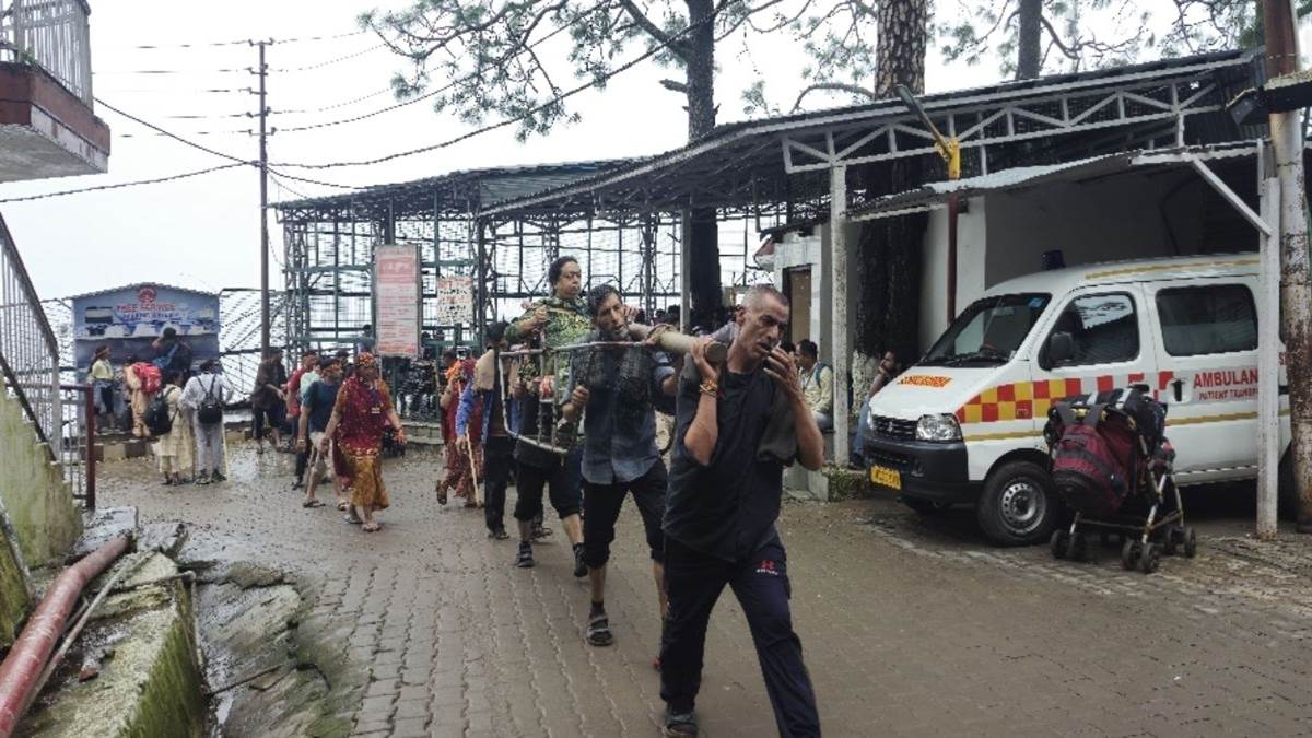 maa vaishno devi yatra continued pleasant weather and devotee rush katra news