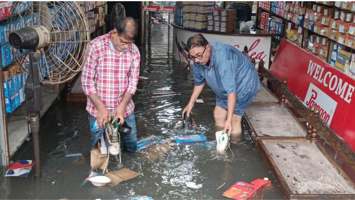 bihar news incessant rain has disrupted normal life in muzaffarpur
