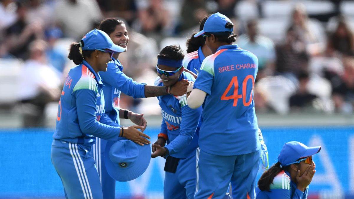 snake slithers in during india women training in colombo