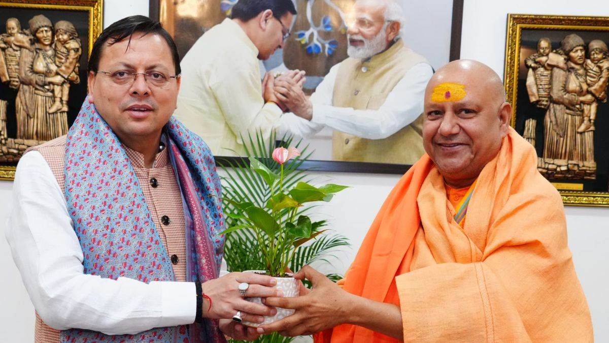 dehradun city news cm dhami meets swami yatindranand giri