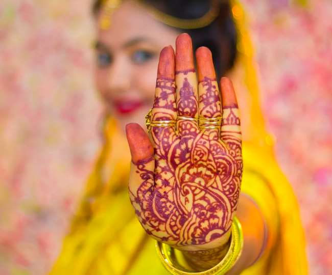 https://www.jagranimages.com/images/newimg/04112021/04_11_2021-dulhan_mehendi_22178148.jpg
