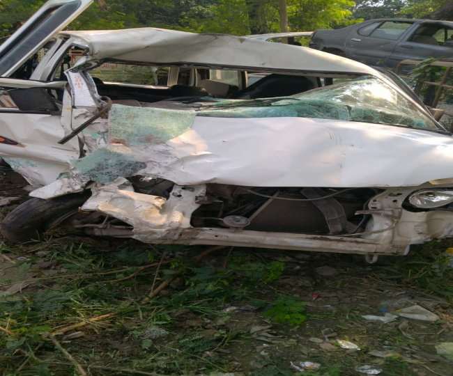 2 killed and 9 injured in road accident in garhmukteshwar hapur