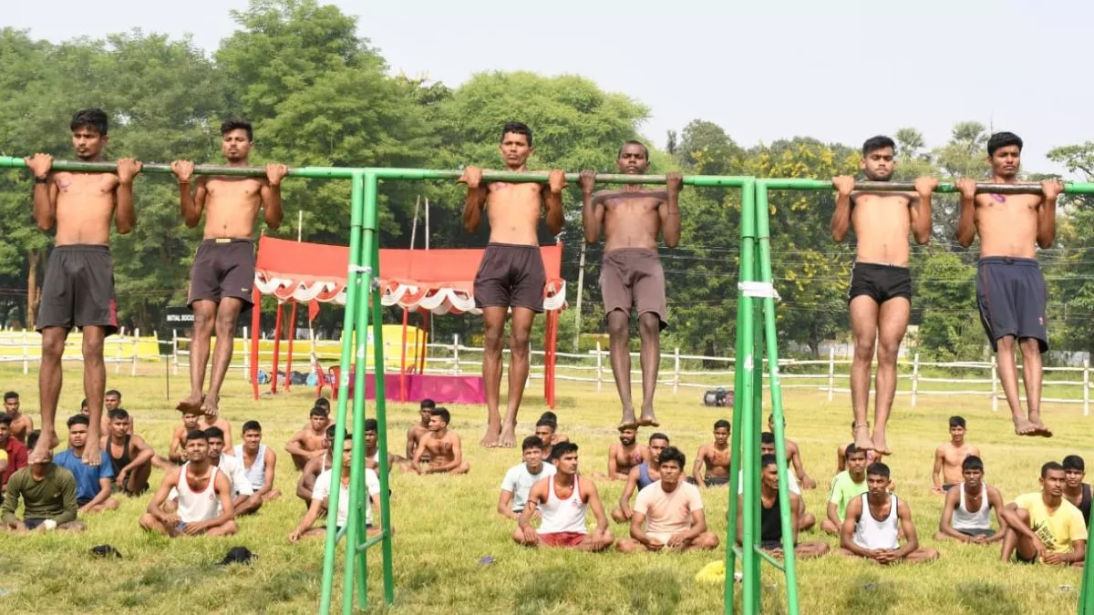मुजफ्फरपुर के चक्‍कर मैदान में अग्निवीर भर्ती में शामिल अभ्‍यर्थी। फोटो-जागरण