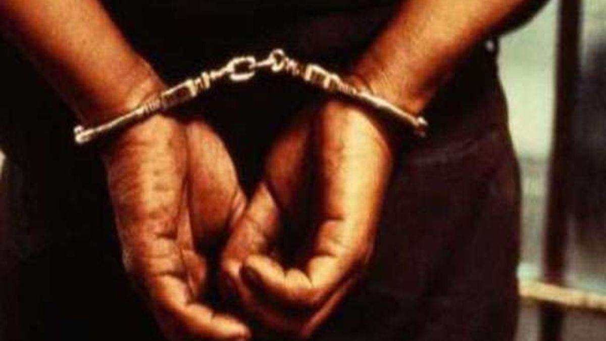 https://www.jagranimages.com/images/newimg/04112022/04_11_2022-arrested__23181535.jpg