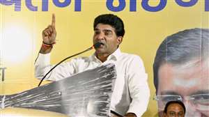 Gujarat Assembly Polls Isudan Gadhvi होंगे AAP के सीएम पद के उम्मीदवार