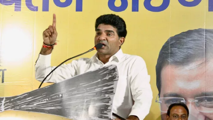 Gujarat Assembly Polls Isudan Gadhvi होंगे AAP के सीएम पद के उम्मीदवार
