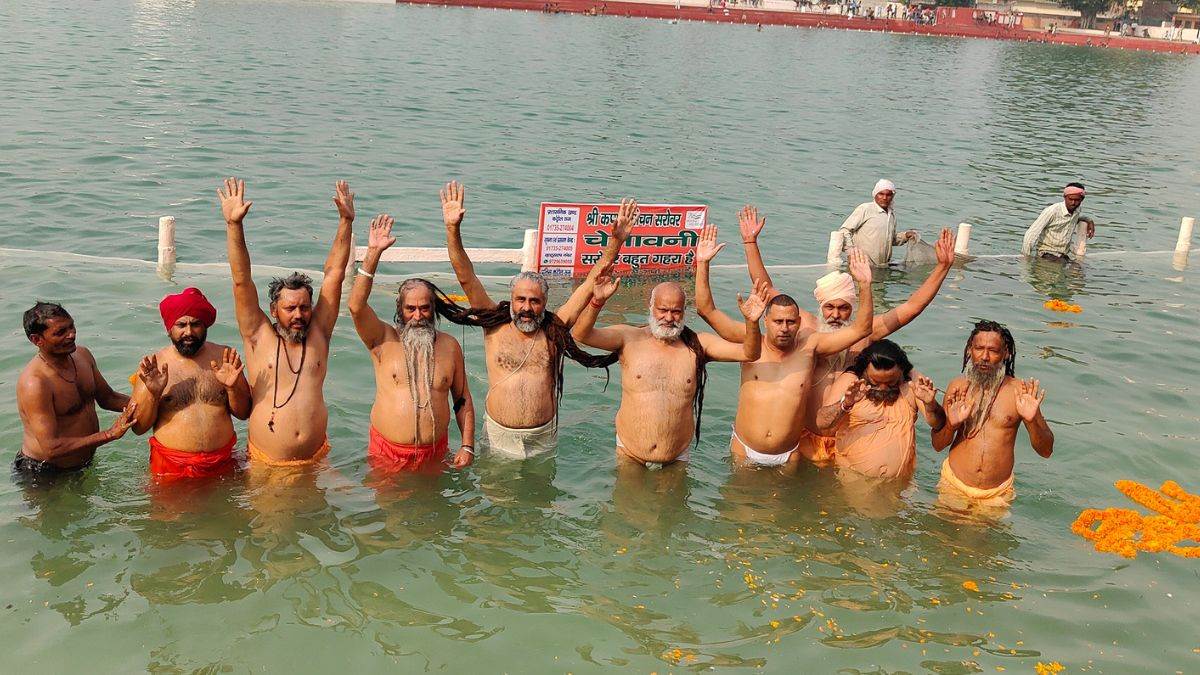 https://www.jagranimages.com/images/newimg/04112022/04_11_2022-kapal_mochan_mela_2_23182335.jpg