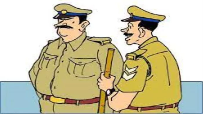 पुलिस ने बिना हेलमेट वाले वाहन चालकों के खिलाफ सख्ती से कदम उठाने शुरू कर दिए हैं
